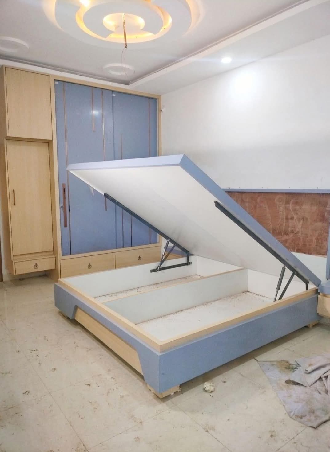 Evaline Hydraulic Bed With Box Storage